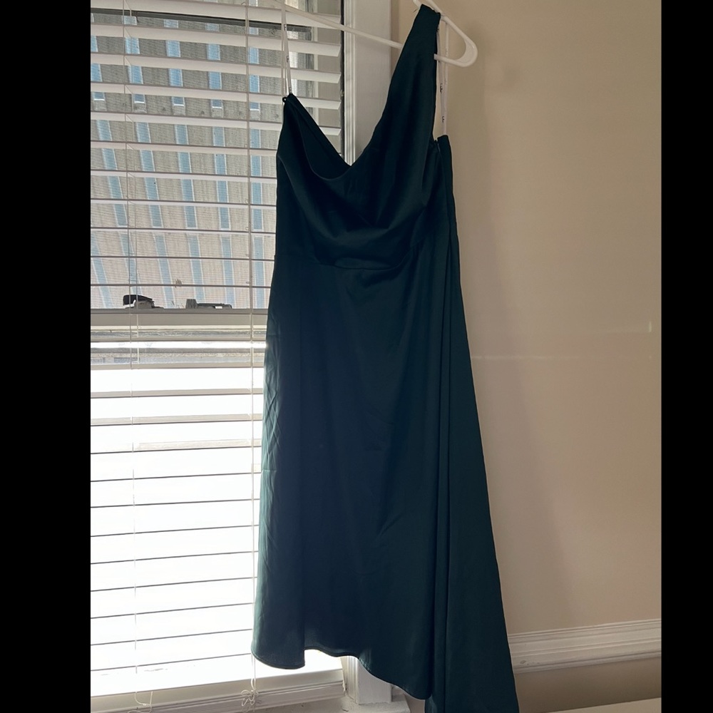 NWT LULU’S green satin midi dress